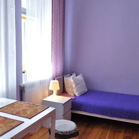 بيت شباب Happy House *