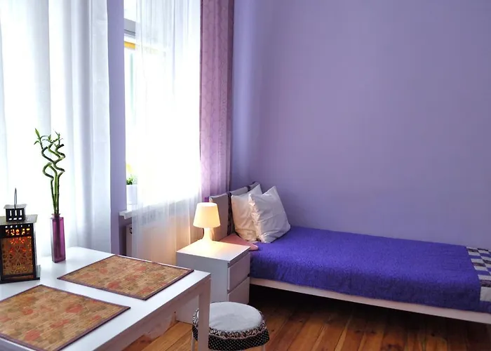 Хостел Happy House *