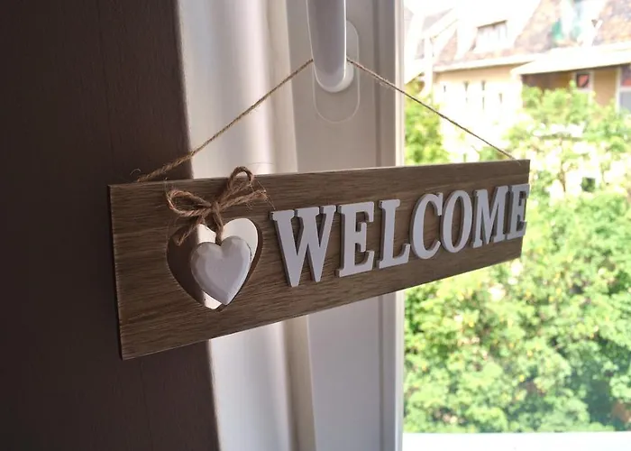 Хостел Happy House *